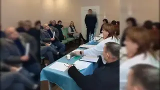 Detona tres granadas en una reunión del consejo local en Ucrania