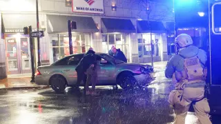 Un coche se estrella contra la comitiva de vehículos de Biden en Delaware