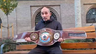 López Bueno cambia si título de campeón mundial de boxeo por un puesto de trabajo