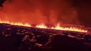 Imágenes del volcán que erupcionó durante la noche en Islandia