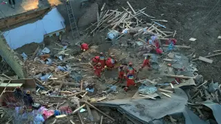 Búsqueda de supervivientes tras el terremoto en el noroeste de China
