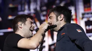 Los hermanos Muñoz, Estopa, en un concierto en Zaragoza en 2019.