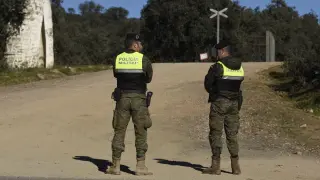 Militares acordonando el lugar donde han sido localizados los dos militares fallecidos en la base de Cerro Muriano...RAFAEL MADERO/EUROPA PRESS..21/12/2023 [[[EP]]]