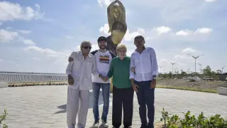 Presentan una escultura de Shakira de más de 6 metros en Barranquilla.