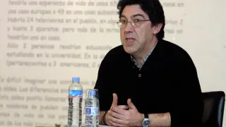Paco Bailo, en una conferencia en Huesca, en 2013.