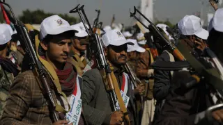Rebeldes hutíes durante un acto en la capital de Yemen, Saná (archivo)..02/12/2023 [[[EP]]]