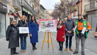 Presentación del cupón de la ONCE dedicado al Coso Alto de Huesca este jueves en dicha calle.