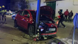 Un coche accidentado en Huesca este jueves, 28 de diciembre.