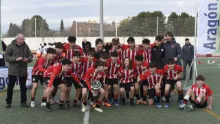 Los jugadores del Athletic celebran su triunfo en la Aragón Cup.