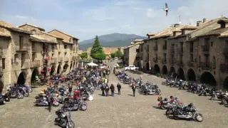 Aínsa (Huesca) será, junto a Santander, Logroo y Salou, parada del evento BMW Motorrad PuntApunta 2024 el mes de mayo