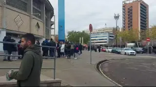 Largas filas para presenciar el entrenamiento del Real Zaragoza