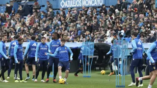 Entrenamiento del Real Zaragoza a puertas abiertas en La Romareda