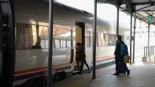 Teruel -en la foto la estación- solo tiene conexión directa por ferrocarril con Zaragoza y Valencia.