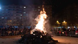 Hoguera de San Antón en el barrio del Arrabal en Zaragoza