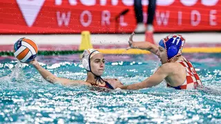 Beatriz Ortiz en el partido de España contra Croacia, de cuartos de final del Europeo de waterpolo femenino de Eindhoven