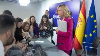 La ministra portavoz del Gobierno, Pilar Alegría, atiende a los periodistas.