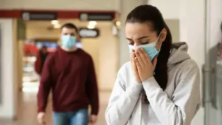 El uso obligatorio de la mascarilla en centros hospitalarios y sanitarios es una de las medidas que se podrán en marcha desde el 9 de enero.