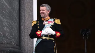 Copenhagen (Denmark), 14/01/2024.- Denmark's King Frederik X smiles after the proclamation of his accession to the throne at Christiansborg Palace Square in Copenhagen, Denmark, 14 January 2024., Denmark, 14 January 2024. Denmark's Queen Margrethe II abdicated on 14 January 2024, the 52nd anniversary of her accession to the throne. Her eldest son, Crown Prince Frederik, succeeded his mother on the Danish throne as King Frederik X while his son, Prince Christian, became the new Crown Prince of Denmark following his father's coronation. (Dinamarca, Copenhague) EFE/EPA/BO AMSTRUP DENMARK OUT