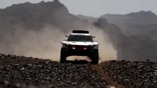 El Audi de Carlos Sainz y Lucas Cruz, en el Dakar 2024
