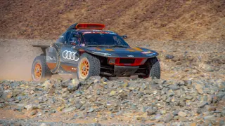 Carlos Sainz, en acción con el Audi, en acción en el rally Dakar 2024