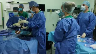 Intervención quirúrgica en el Hospital General de la Defensa con personal del Servet.