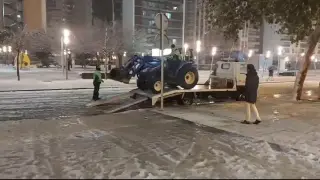 Real Zaragoza-Andorra: llega un tractor para limpiar la nieve de La Romareda