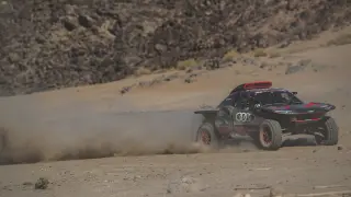 Sainz se cita con el olimpo del automovilismo y alza su cuarto Dakar