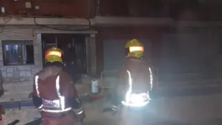 Muere una menor y nueve personas resultan heridas en un incendio en una vivienda en Gandía (Valencia).