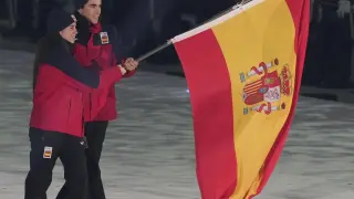 Los aragoneses Clara Aznar y Rodrigo Azabal fueron los abanderados en la ceremonia de apertura de los Juegos Olímpicos de la Jueventud de invierno.