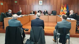 Los tres acusados, durante el juicio celebrado este martes en la Audiencia de Zaragoza.