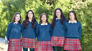 5 de las 6 alumnas Premio Extraordinario, una de ellas estudiando en el extranjero