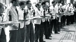 Carrera de camareros, en el paseo de la Independencia de Zaragoza, en 1941.