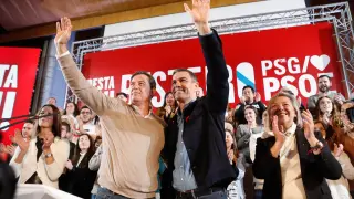 Pedro Sánchez y el candidato socialista a la presidencia de la Xunta de Galicia, Xosé Ramón Gómez Besteiro, este sábado en Lugo.