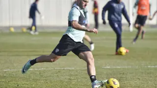 Elady Zorrilla, nuevo delantero del Huesca, en el entrenamiento del sábado.