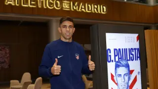 El defensa hispano-brasileño Gabriel Paulista, en su primer día como jugador del Atlético de Madrid