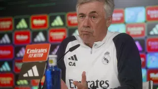 El entrenador del Real Madrid, Carlo Ancelotti durante la rueda de prensa posterior al entrenamiento del equipo en la Ciudad Deportiva de Valdebebas en Madrid