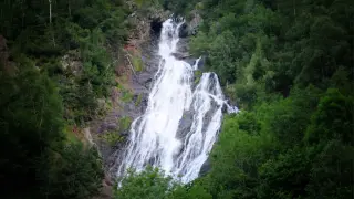 Esta espectacular cascada es una maravilla de la naturaleza en el Pirineo aragonés