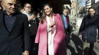 La reina Letizia sonríe a su llegada al debate sobre la industria del cine en el que han participado los cineastas Martin Scorsese y Rodrigo Cortés, este viernes en Madrid.