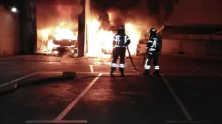 Incendio de dos ambulancias en Monzón.