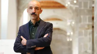 Jesús Carrasco gana el Premio Biblioteca Breve con la novela 'Elogio de las manos'