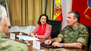 Margarita Robles visita la Brigada Canarias XVI en Las Palmas