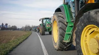 Varios tractores por la carretera A-4001 este 7 de febrero de 2024 en Vitoria-Gasteiz, Álava
