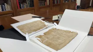 Hallan un fragmento de cancionero trovadoresco del siglo XIV en la Catedral de Barcelona