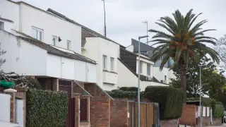 Muchas de estas viviendas se han reformado parcial o totalmente. El complejo urbanístico se proyectó en los años 50, con la llegada de las bases militares americanas a España.