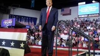 Donald Trump, el favorito republicano para la nominación presidencial de 2024, en un mitin de campaña el sábado en la ciudad de Conway, en Carolina del Sur
