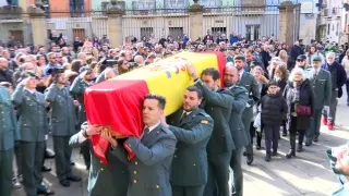 Llegada del féretro del agente de la Guardia Civil David Pérez a la Catedral de Pamplona