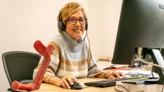 Ana Crespo, trabajadora de la Fundación DFA que lleva casi un año en el Teléfono del Mayor de Aragón