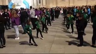 El 'flashmob' jotero en solidaridad con los niños con cáncer