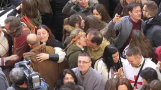 Beso multitudinario Teruel gsc1
