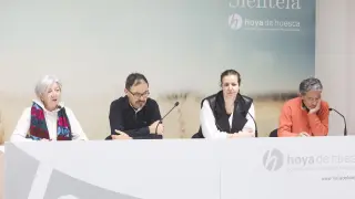 Maite Aznárez, Domingo Monaj, Mónica Soler y Javier Cruchaga en la presentación de la IX Marcha Solidaria 'Nueno-Etiopía'.